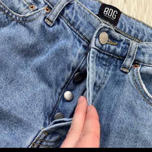 Urban Outfitters - BDG Women's Slim Straight Raw Hem Jeans - Picture 3 of 5